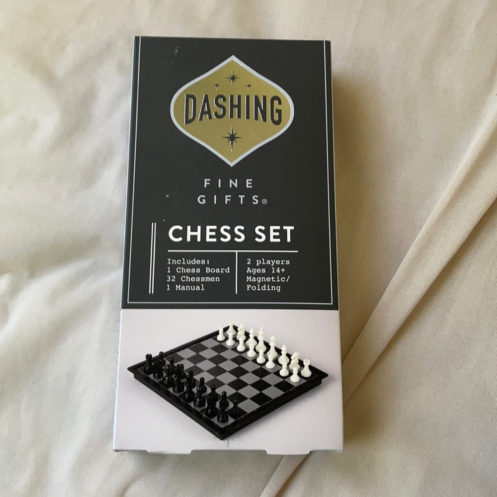 Dashing fine gift chess set